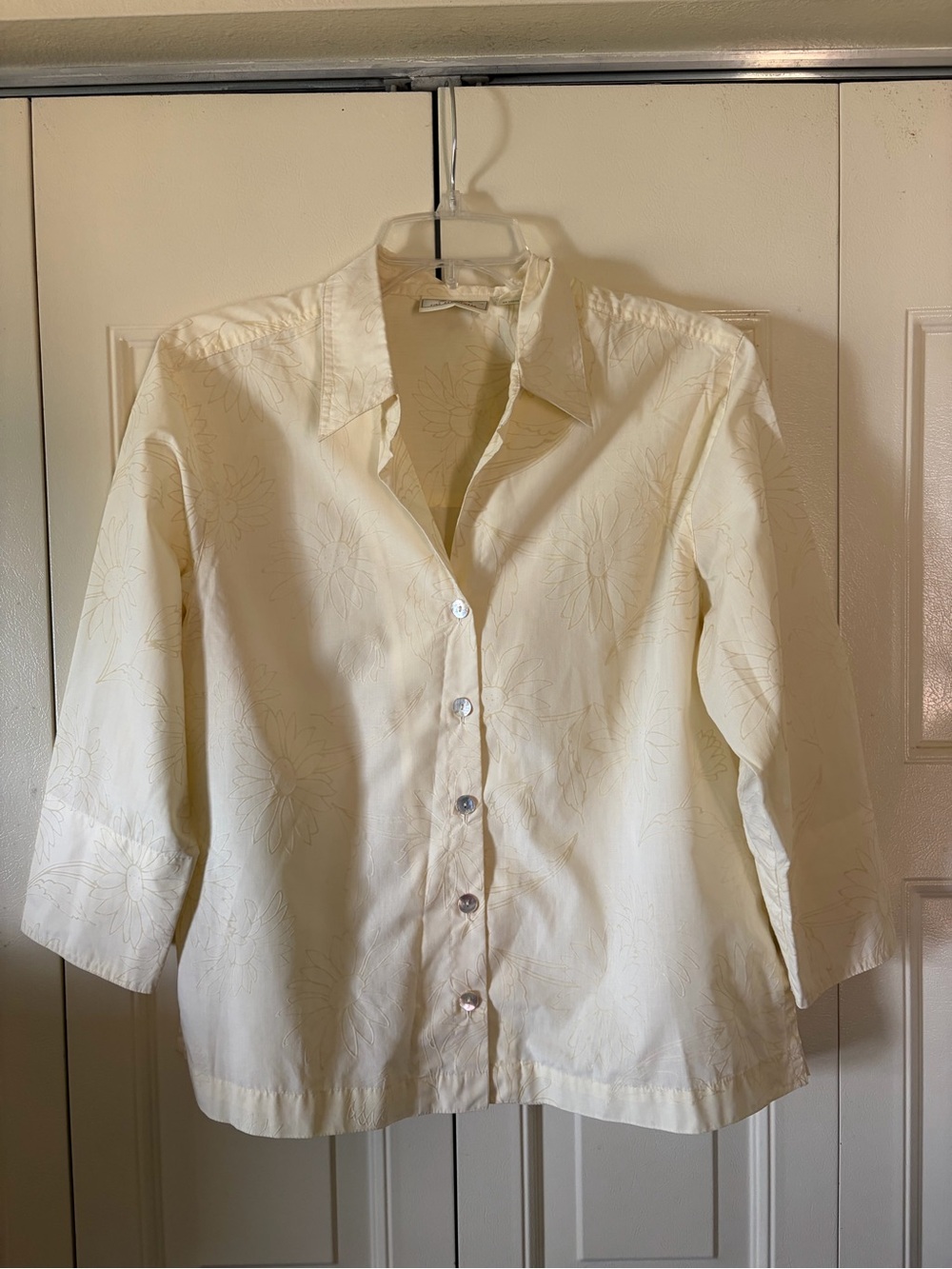 Structured Pale Yellow Button Down Preppy Casual Sunflowers Clean Minimalist LG